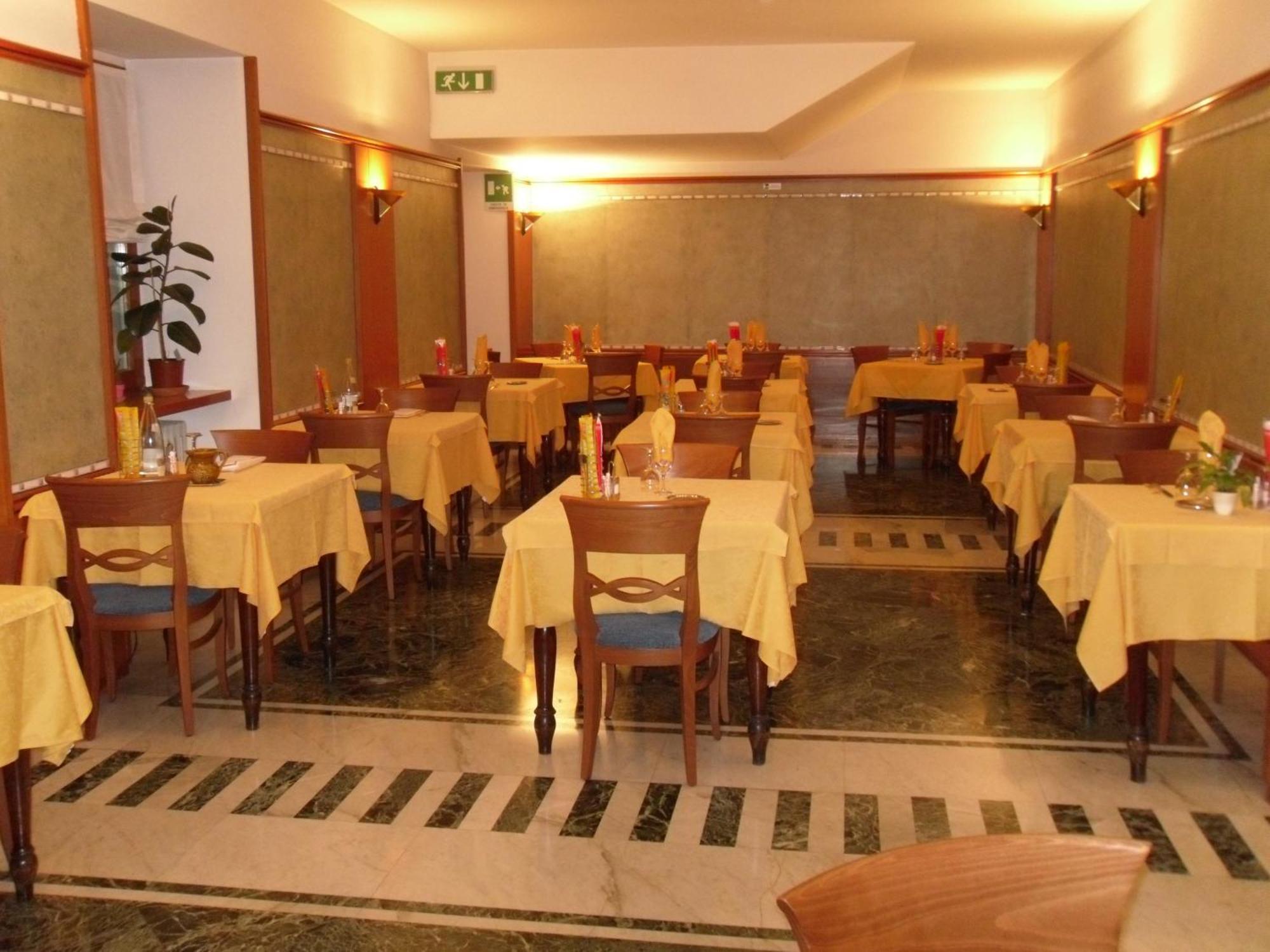 Hotel Centrale San Pellegrino Terme Eksteriør bilde